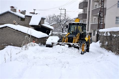 Tatvan'da karla mücadele çalışmaları sürüyor - Son Dakika Haberleri